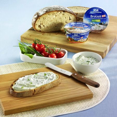 Lecker und leicht: Der neue Botaufstrich von Weihenstephan ist der erste Brotaufstrich aus 100 Prozent Rahmjoghurt. Brotaufstrich 1