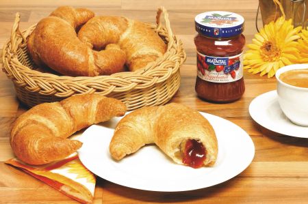 Die "Hagebutten-Konfitüre" von Maintal ist nicht nur ein süßer Fruchtaufstrich, sondern auch reich an Vitamin C und Lycopin. Frühstück