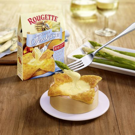 Ein aromatischer Genuss und einfach zuzubereiten ist Spargel grün-weiß mit dem heißen Ofenkäse "Rougette". Spargel und Ofenkäse