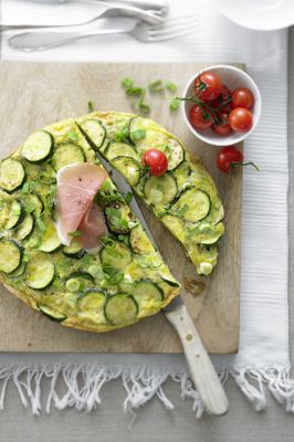 Tortilla mit frischem Gemüse ist ein sommerlicher Gaumenschmaus. Tortilla