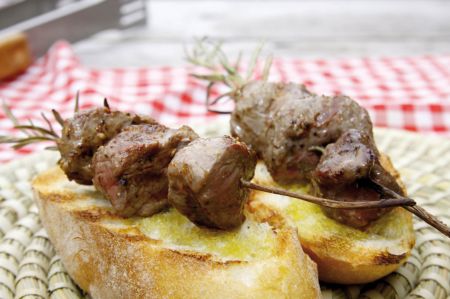 Rehspießchen mit Rosmarin - da wird das Grillfest zum Genuss. Wildbret - Rehspieße